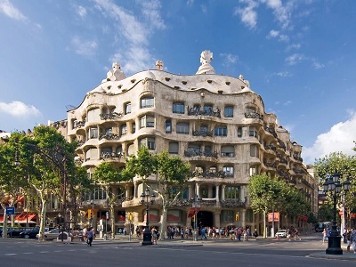 Why Natural Stone Still Shapes the World's Most Iconic Buildings？