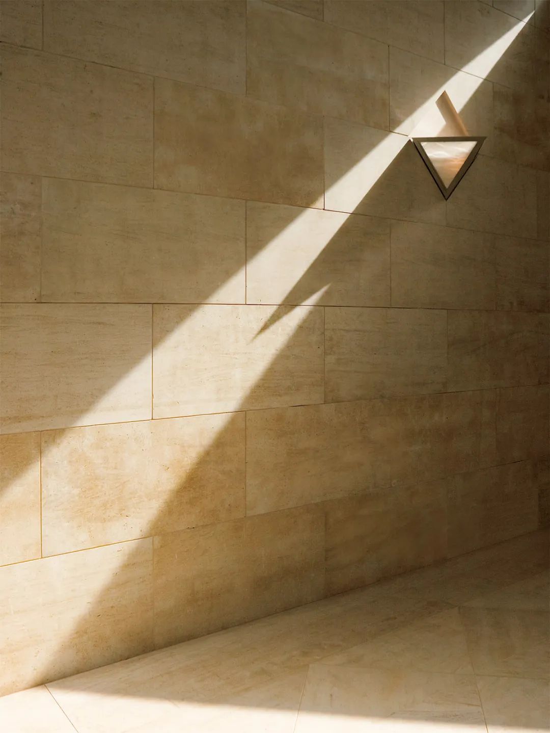 What Are the 6 Key Features of Natural Limestone in Modern Design?